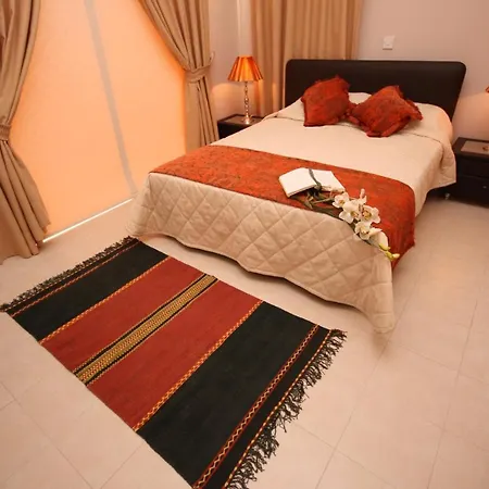 Vineland . Free Wi-fi . Big Pool With Walk In Steps * Pissouri