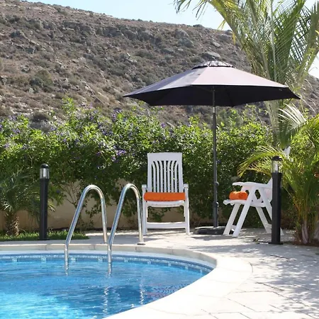 Vineland . Free Wi-fi . Big Pool With Walk In Steps *