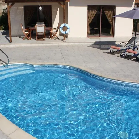 Vineland . Free Wi-fi . Big Pool With Walk In Steps