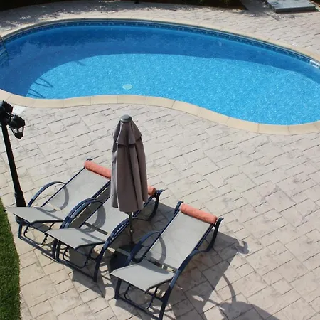 Villa Vineland . Free Wi-fi . Big Pool With Walk In Steps